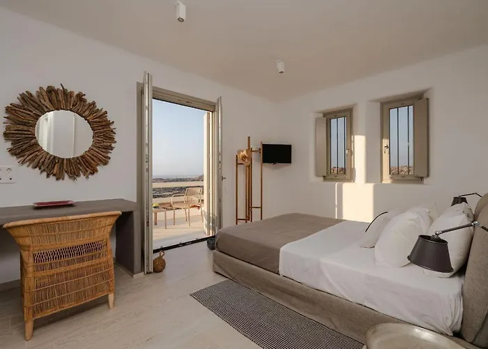 Blue Eyes Avlia Naxos Pláka