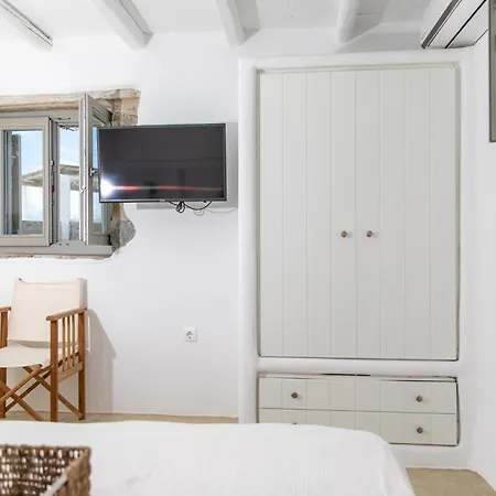 Blue Eyes Avlia Naxos Pláka