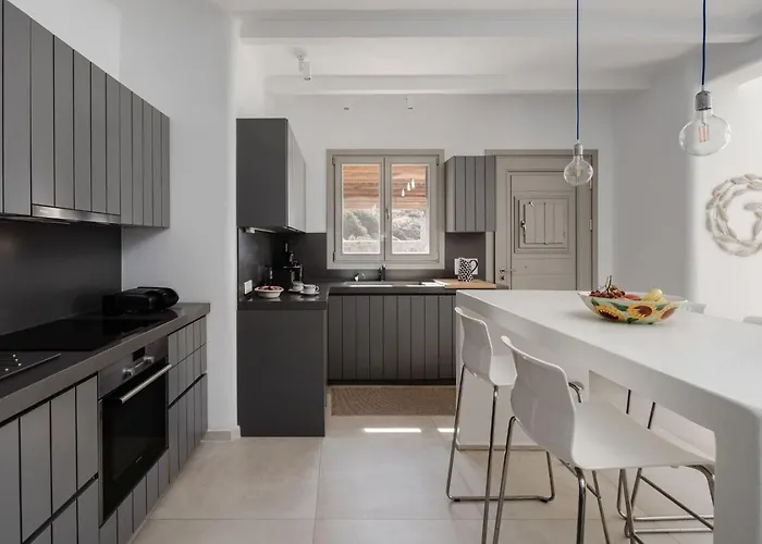 Blue Eyes Avlia Naxos * Pláka