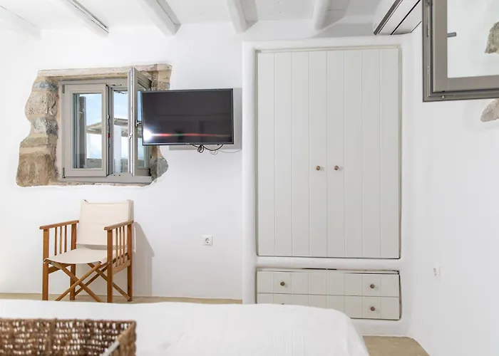 Blue Eyes Avlia Naxos Pláka